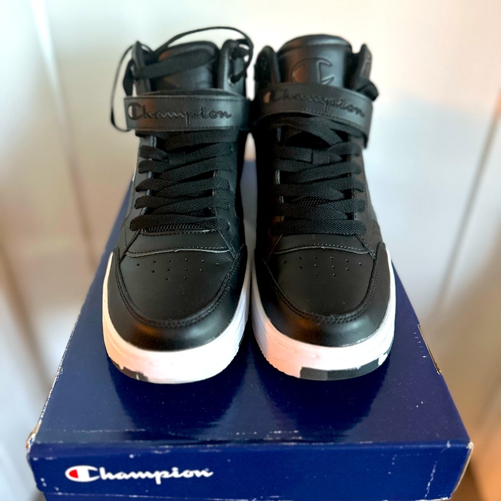 New - Champion Drome - size 11